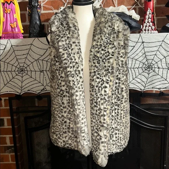 Johnston & Murphy Leopard Print Faux Fur Vest - Picture 4 of 9